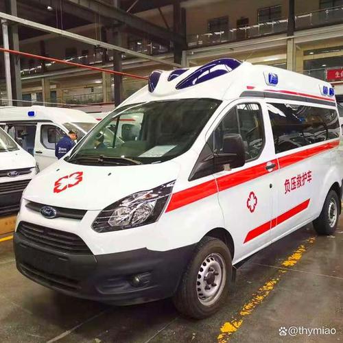 为住院病人提供专业救护车租赁与护工陪护服务,全程贴心守护,安全便捷
